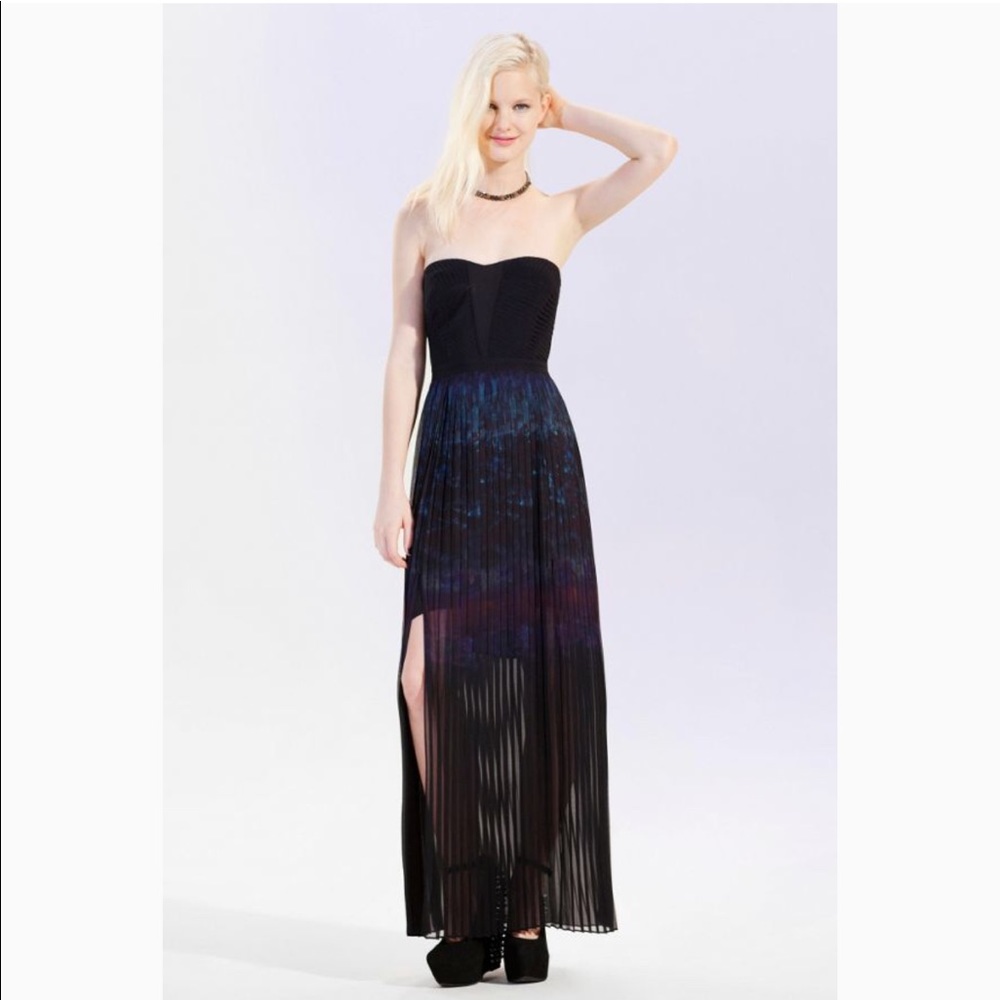 UO Elegant Strapless Dress